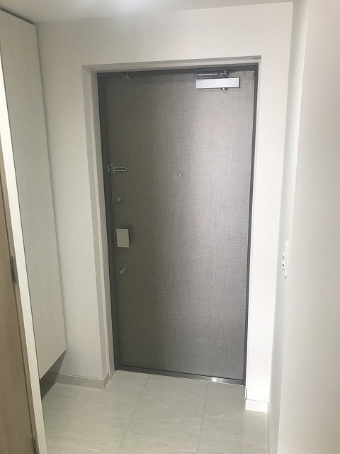 玄関　※参考写真（同物件別部屋です）