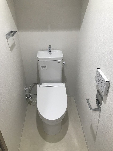 トイレ　※参考写真（同物件別部屋です）