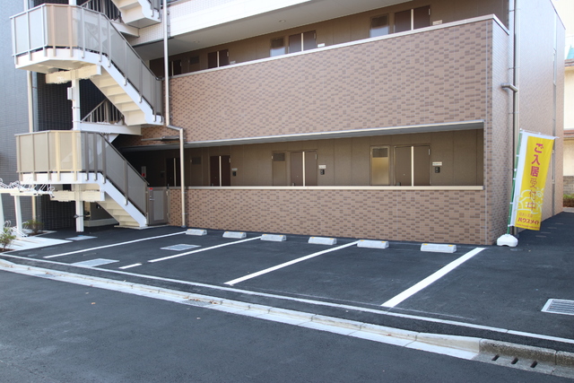 駐車場　駐車場要空き確認