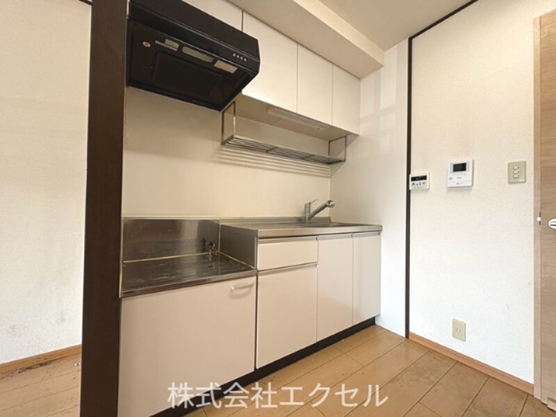 ＪＲ横浜線 相原駅 バス乗車時間：12分 最寄りバス停で下車 徒歩2分 3階建 築32年のキッチン写真