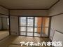 その他　窓が大きい洋室です