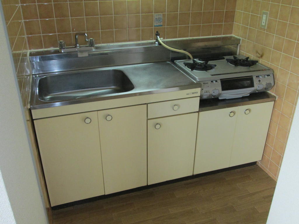 キッチン　ガスキッチンで料理も充実。商店街もすぐそばです。