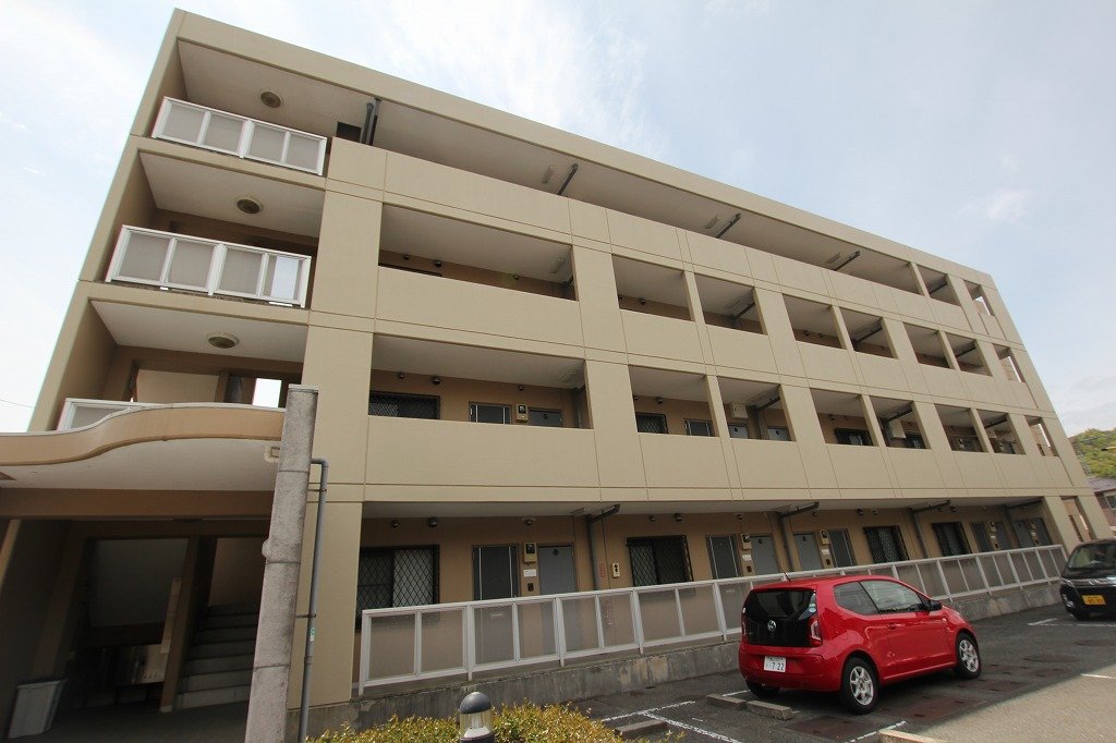 尾道市高須町のマンションの建物外観