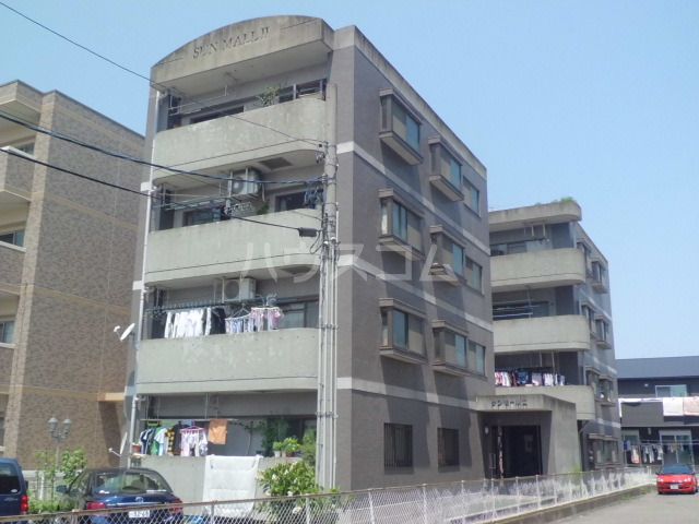 名古屋市中川区東起町のマンションの建物外観