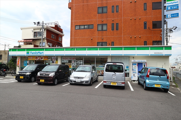 コンビニ　ファミリーマート富田林若松町店（コンビニ）まで631m