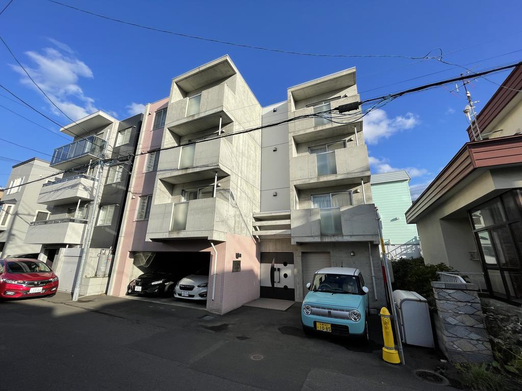 札幌市西区琴似三条のマンションの建物外観