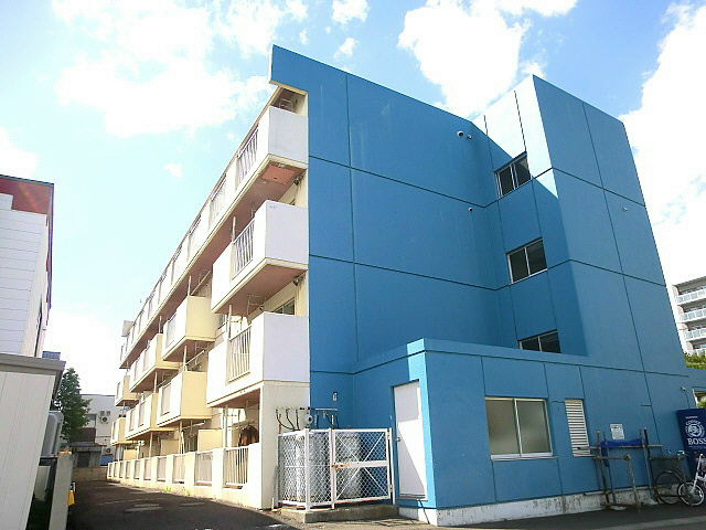札幌市豊平区月寒東五条のマンションの建物外観