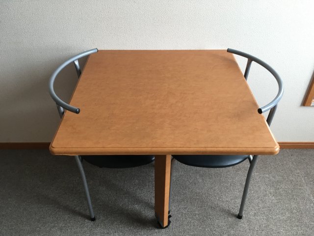 その他設備　イス２脚と折り畳みができるテーブル