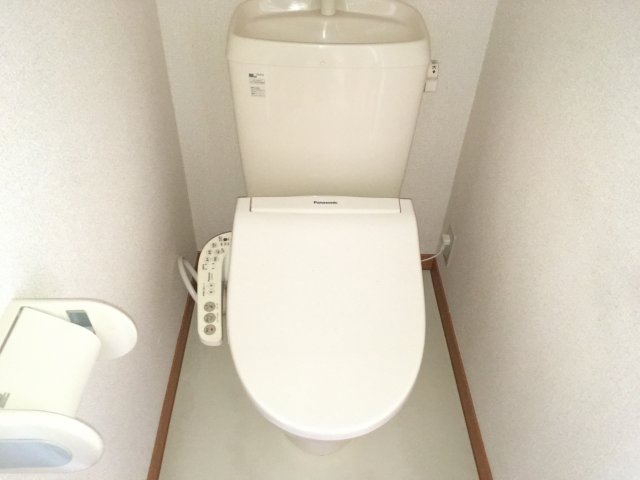 トイレ　温水洗浄便座付き