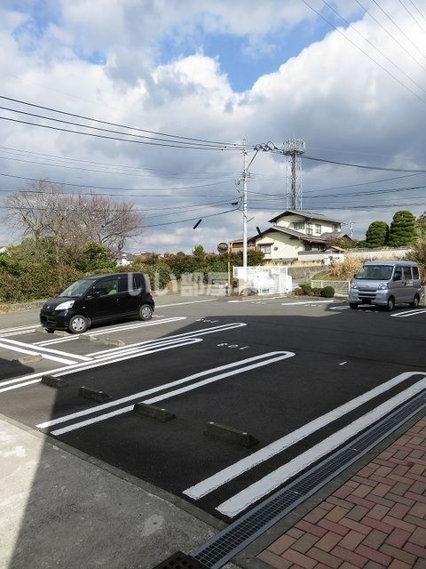 ヒルズ川崎の駐車場