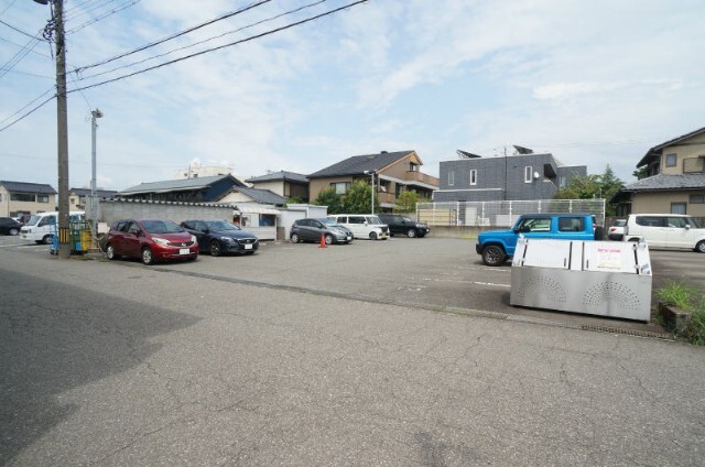 【コーポひとはの駐車場】