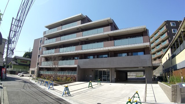 横浜市戸塚区戸塚町のマンションの建物外観
