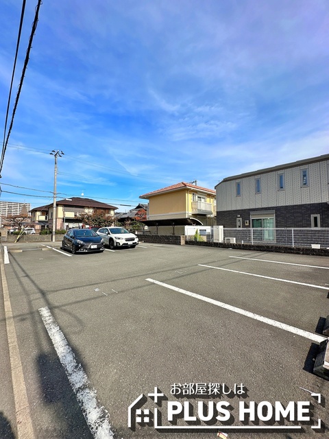 【和歌山市西高松のアパートの駐車場】