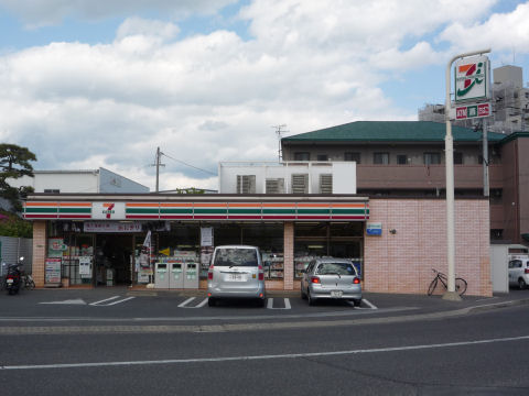 【広島市安佐南区長束のマンションのコンビニ】