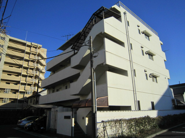 平塚市馬入本町のマンションの建物外観