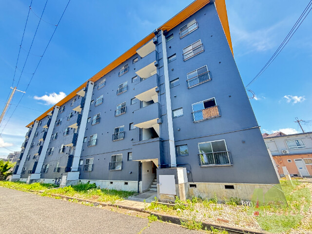 【神戸市北区緑町のマンションの建物外観】