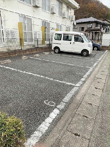 【レオパレスうぐいすの駐車場】