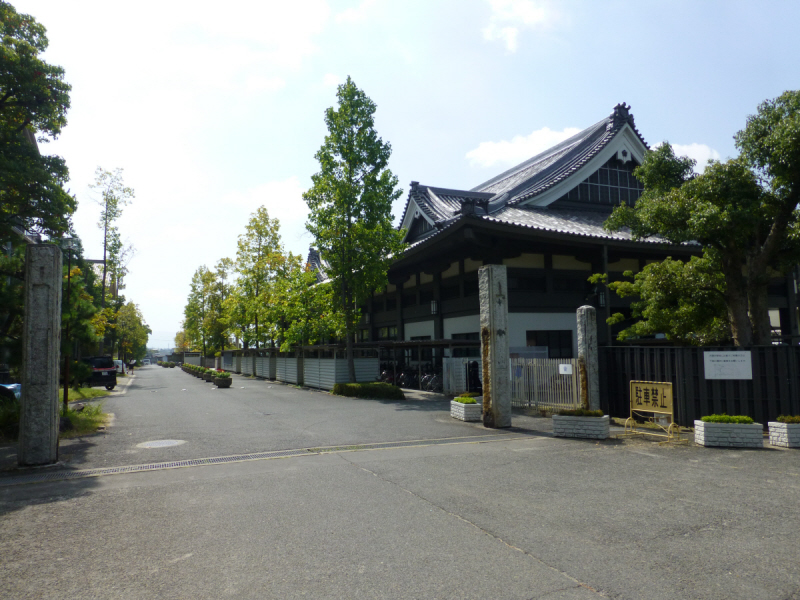 【天理市三昧田町のアパートの中学校】