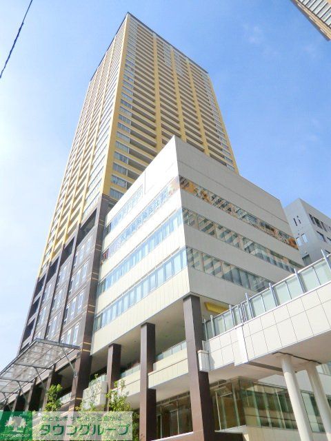 荒川区西日暮里のマンションの建物外観