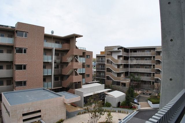 【吹田市桃山台のマンションのバルコニー】