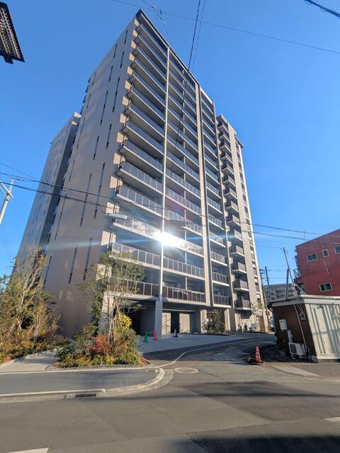 【熊本市西区春日のマンションの建物外観】