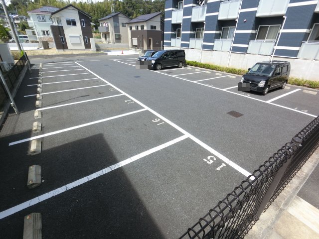 【成田市久住中央のアパートの駐車場】