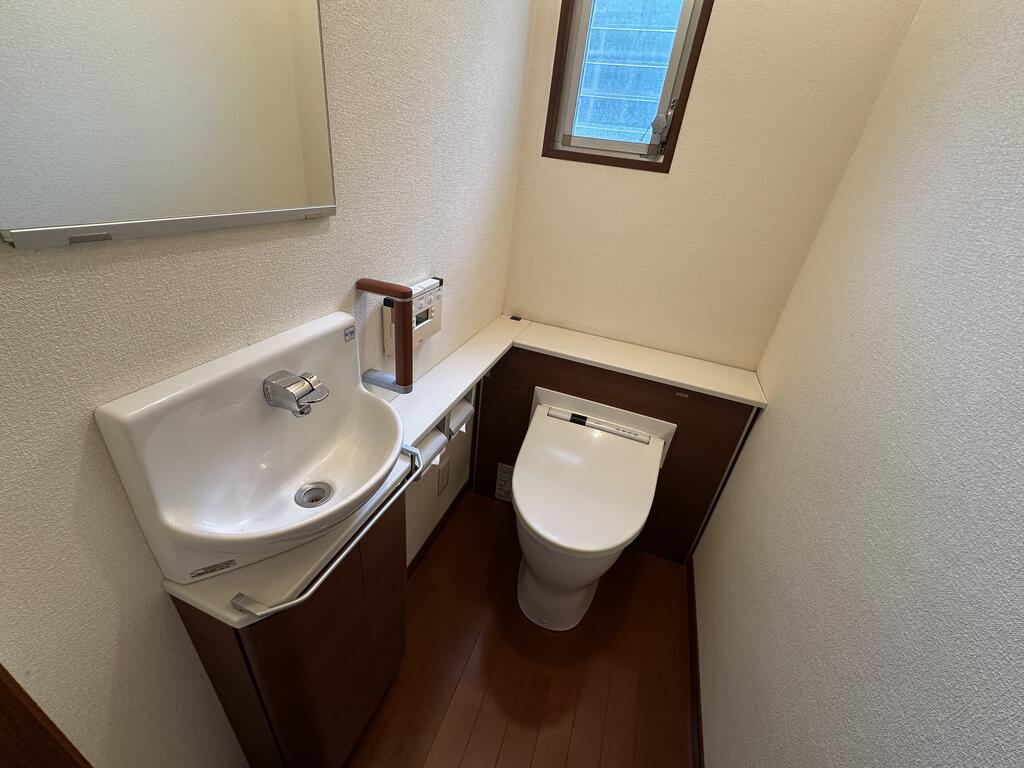 芦屋市西山町21番Residenceのトイレ写真