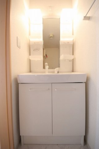 洗面設備　独立洗面化粧台付き