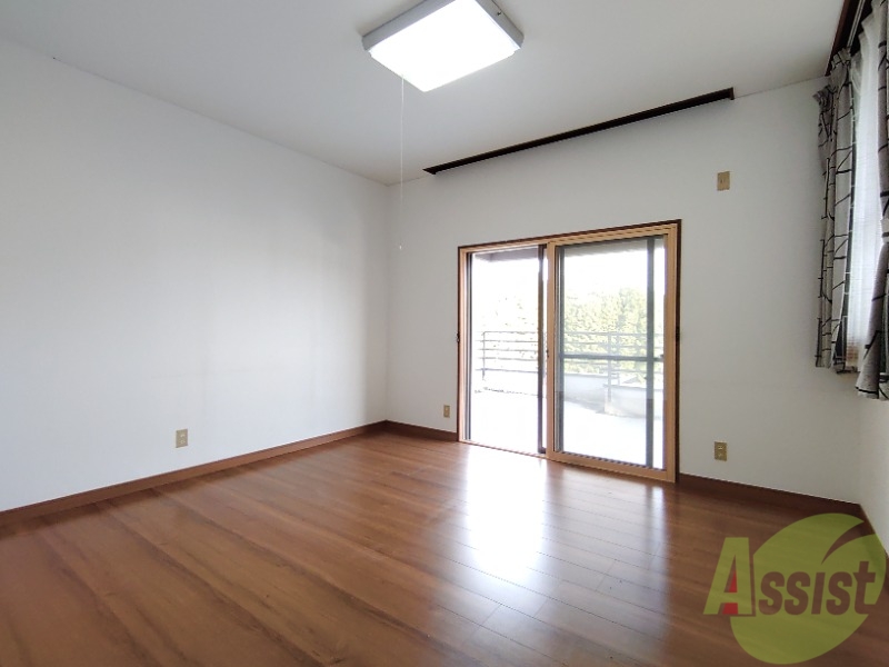 その他部屋・スペース　よく陽が差す、明るい室内で快適にお過ごしいただけます。