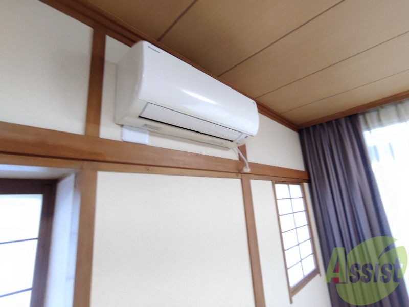 その他設備　リビングのエアコンで暑い日も寒い日も快適に過ごせます