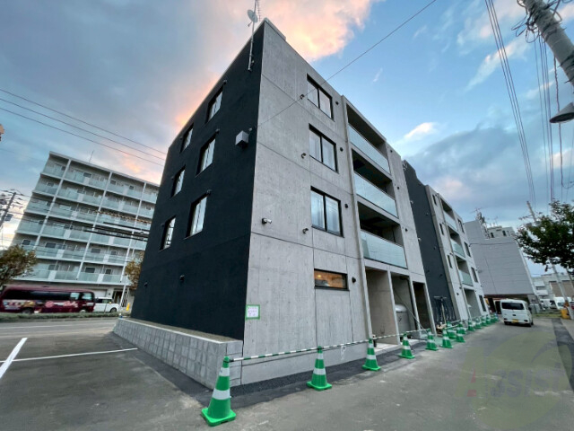 建物外観　札幌市西区発寒三条「ｌｕｃｅ　ｓｏｌａｒｅ発寒」