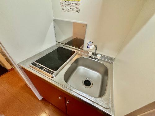 キッチン　設備・仕様は号室により異なる為、現況を優先いたします。