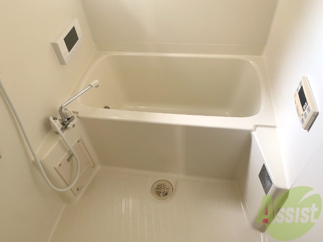 バス・シャワールーム　お風呂には浴室テレビ、浴室乾燥、追い焚きもあります