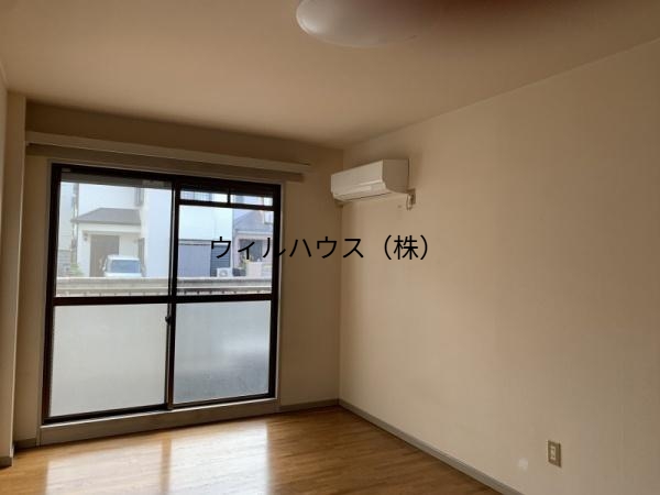 居室・リビング　フローリング！