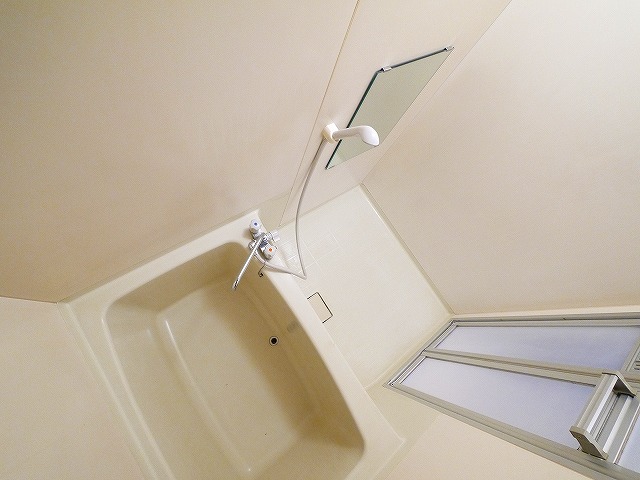 バス・シャワールーム　コンパクトで使いやすいお風呂です