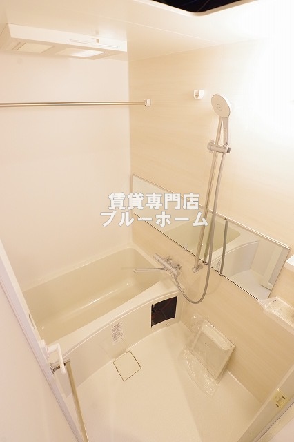 バス・シャワールーム　浴室乾燥機機能付きのお風呂です！