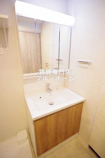 洗面設備　３面鏡のシャンプードレッサーです！