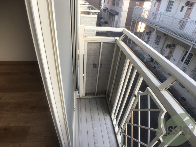 バルコニー　バルコニーです。洗濯物はこちらへ干すことができます