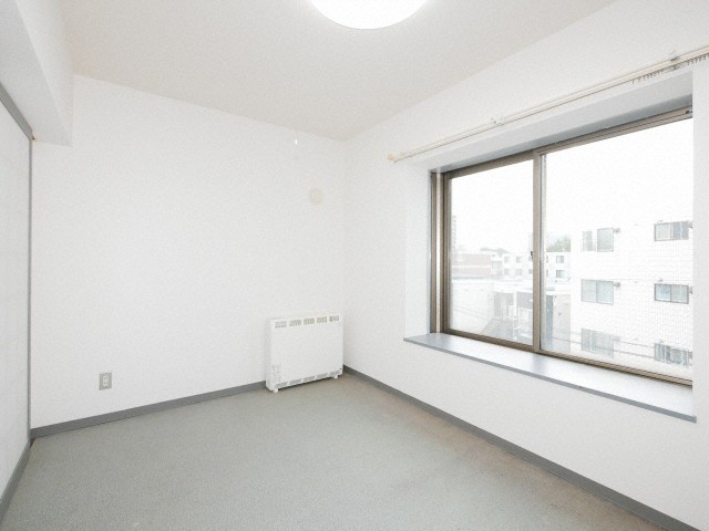 その他部屋・スペース　洋室は広々＆陽当たり良好♪