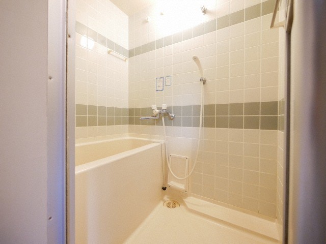 バス・シャワールーム　浴槽、洗い場ともにゆったりとしたバスルーム♪