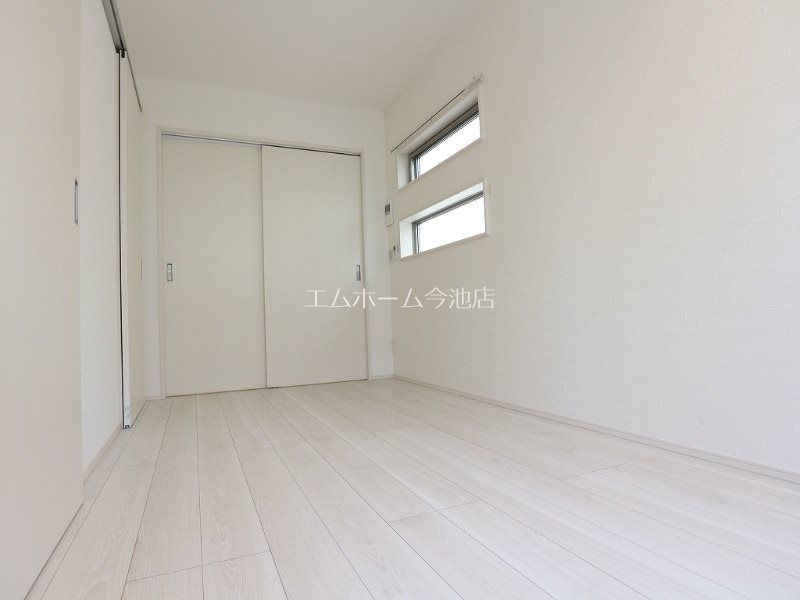 その他部屋・スペース　洋室5.9帖　エアコン付　収納充実　バルコニーに面しています