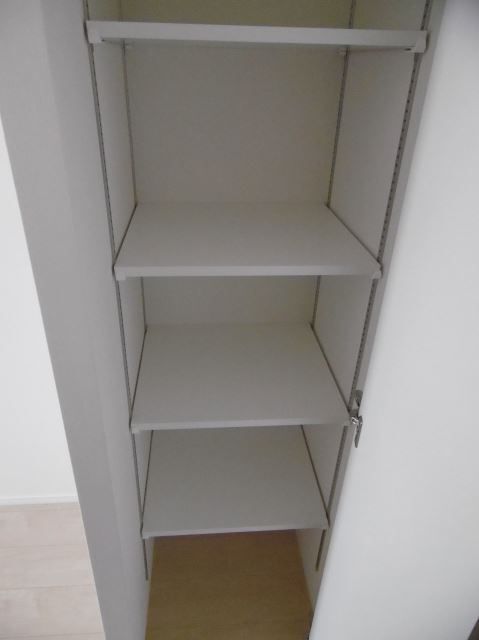 収納　お部屋に入ってすぐ収納があります