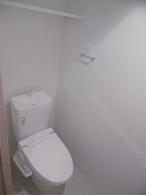 トイレ　温水洗浄便座