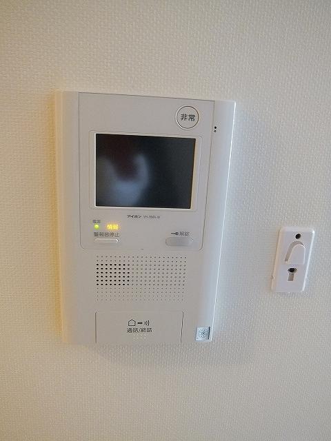 セキュリティ　来訪者が確認できる女性に安心の「TVモニターホン」