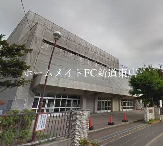 中学校　札幌市立北陽中学校（中学校）まで997m