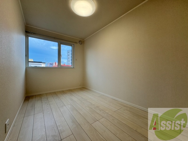 その他部屋・スペース　こちらのお部屋は光が差し込む、温かみのあるお部屋です。