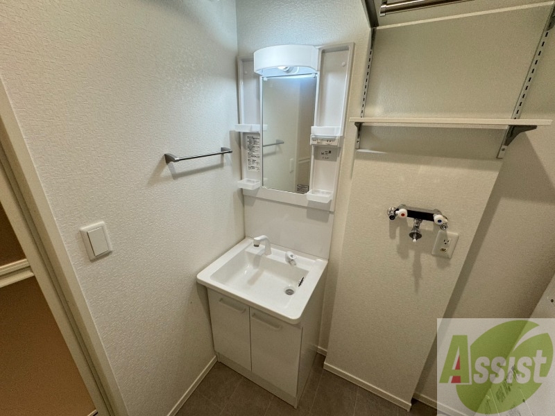 洗面設備　お洒落な独立洗面化粧台になっておりました！