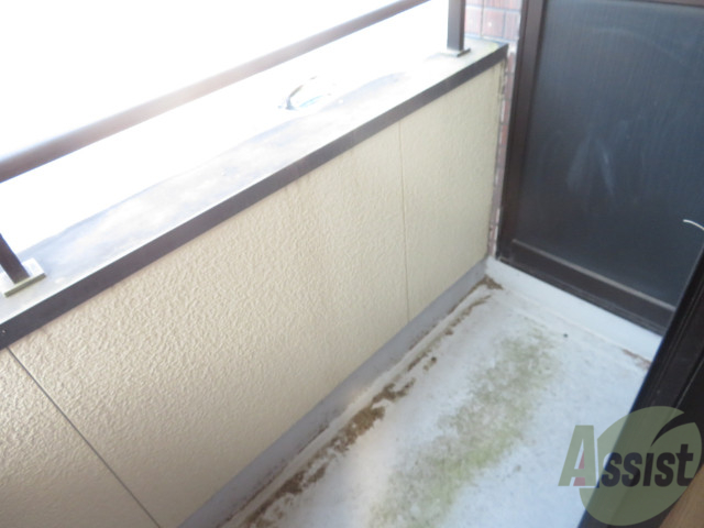 バルコニー　角部屋なので風通しが良く、洗濯物もよく乾いてくれそうです。