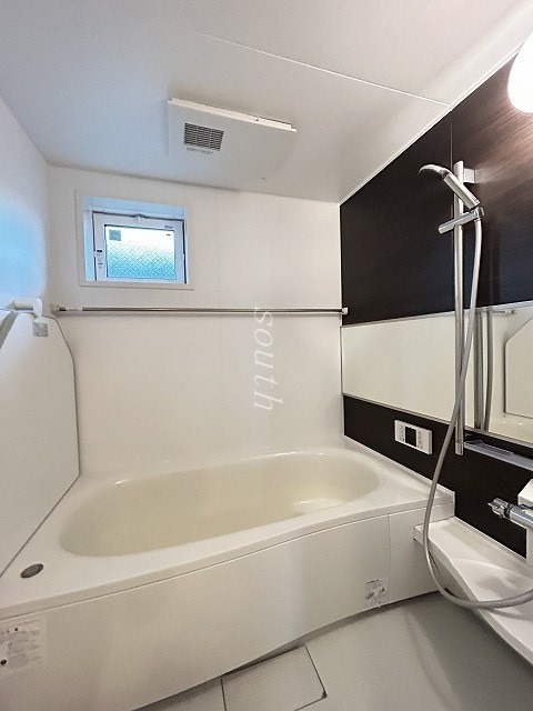 バス・シャワールーム　浴室乾燥機付きのお風呂