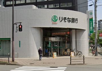銀行　りそな銀行 新大阪駅前支店（銀行）まで434m